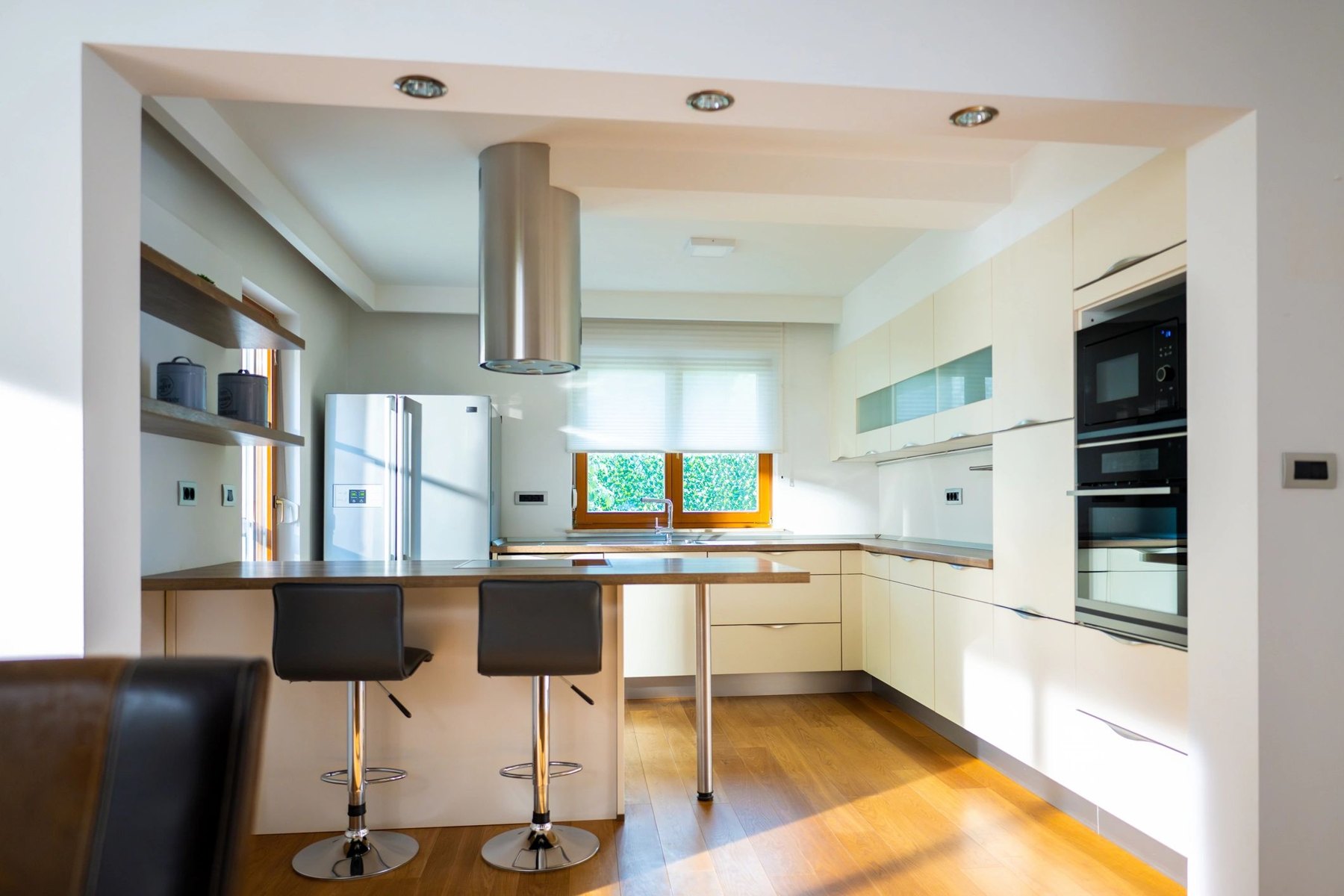 Warm, contemporary kitchen
